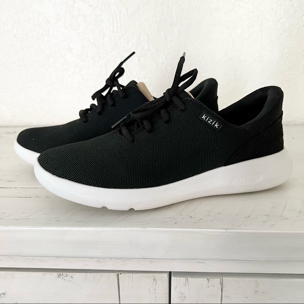 Women’s Madrid Kiziks Size 9 Black White Sole
